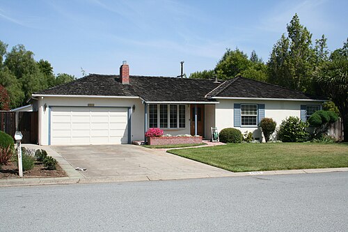 In 1976, Steve Jobs and Steve Wozniak co-founded Apple in Jobs' parents' home in Los Altos, California . — Picture from en.wikipedia.org